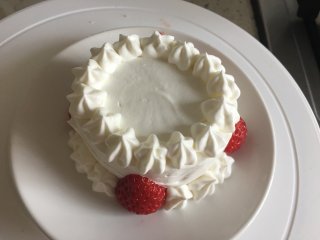 草莓椰蓉蛋糕,装饰
