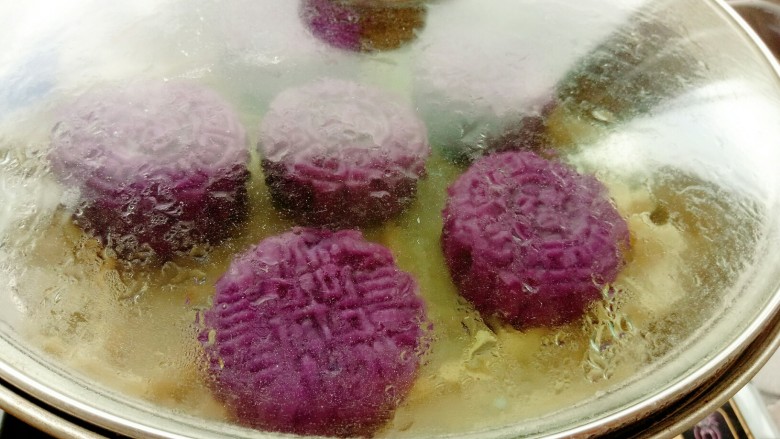 紫薯红豆糕,冷水上锅，水开十分钟。