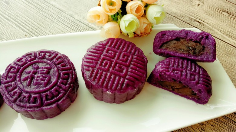 紫薯红豆糕,超级好吃的紫薯红豆糕（稍微晾凉后食用口感最好。）