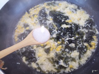 紫菜玉米汤,加一勺盐