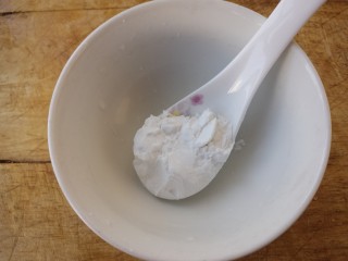 紫菜玉米汤,准备一勺淀粉