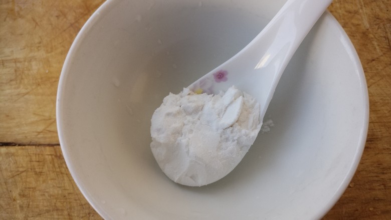 紫菜玉米汤,准备一勺淀粉