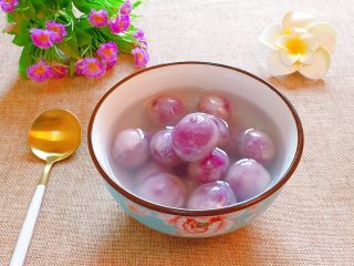 紫薯水晶汤圆,焖完盛出即可食用（根据自己喜好可在汤水中加适量白糖或红糖）