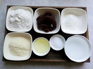 椰蓉豆沙糯米卷,准备好食材，称好重量。