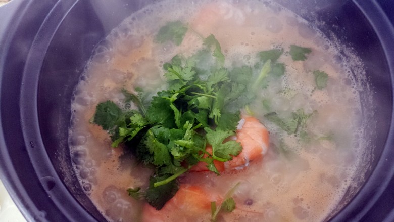 鲜虾砂锅粥,如图，做好了