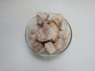 珍珠菇烧五花肉,取出沥水备用



