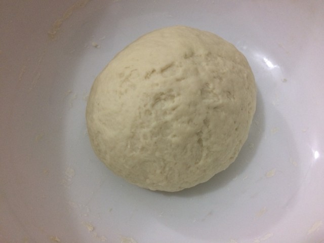 紫菜芝麻饼,和成面团，盖上保鲜膜发酵三十分钟