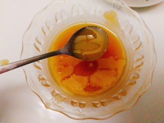 了不起的小番茄+蜜渍小番茄,准备好蜂蜜，这个是老家的野山蜜