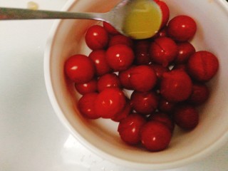了不起的小番茄+蜜渍小番茄,放凉后加入蜂蜜。