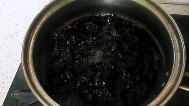 红豆黑米粥,大火烧开，调小火至熟。