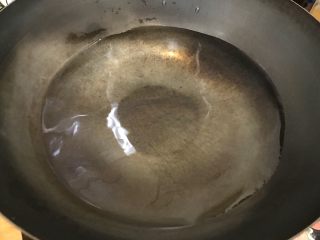 芥末莴笋拌木耳,煮一锅水