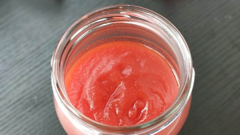 了不起的小番茄+诱人番茄酱,装入消毒好的玻璃瓶即可。