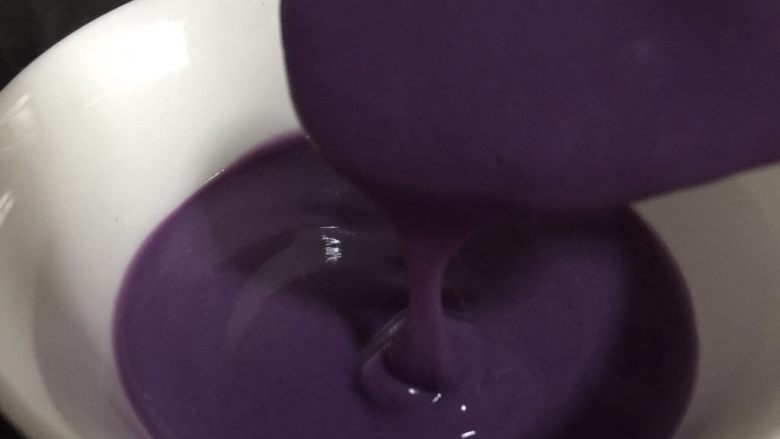 紫薯溶豆,打出来这个稀稠度就可以了，过筛备用