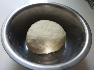 椒盐小花卷,合成面团发酵。