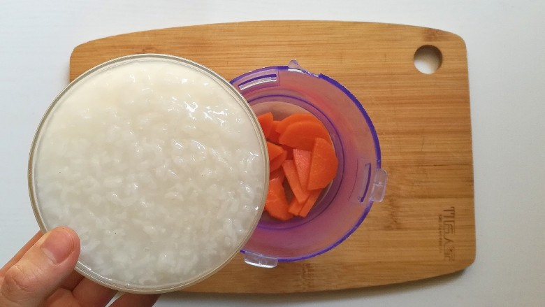 胡萝卜米粥糊,倒入白粥