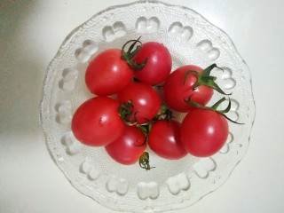 了不起的小番茄+冰糖小番茄,小番茄挑选颜色鲜艳的，比较新鲜的，太软的不要