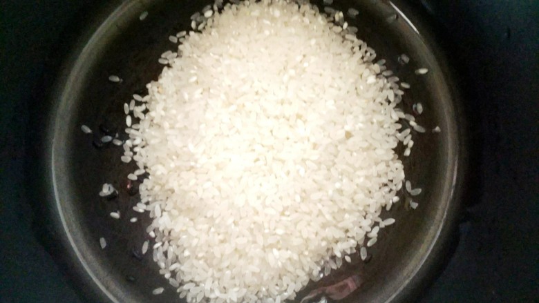 黑米饭,在加入大米
