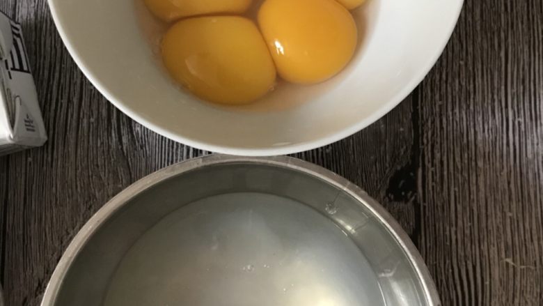 自制意大利面条,分离蛋黄蛋白。