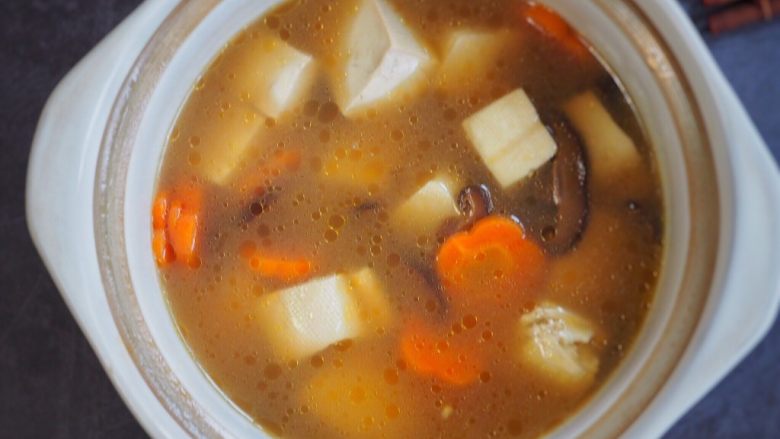 香菇豆腐汤,起锅。