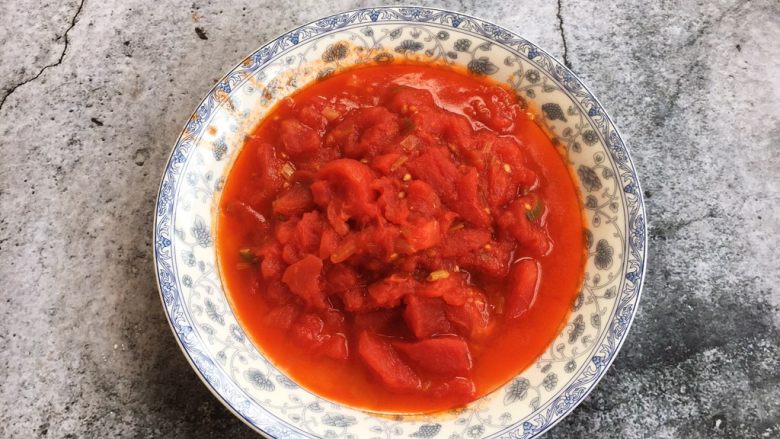 #了不起的小番茄# 番茄鸡蛋四季豆,将炒好的番茄盛出来备用。