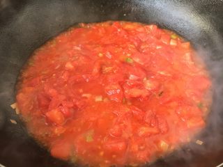#了不起的小番茄# 芝士焗番茄黄豆,将番茄熬成番茄汁。