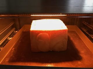 面包诱惑~你喜欢吗？,入预热烤箱160度烤10分钟，火力时间根据自己烤箱，烤到香味飘出，上色漂亮就好了。