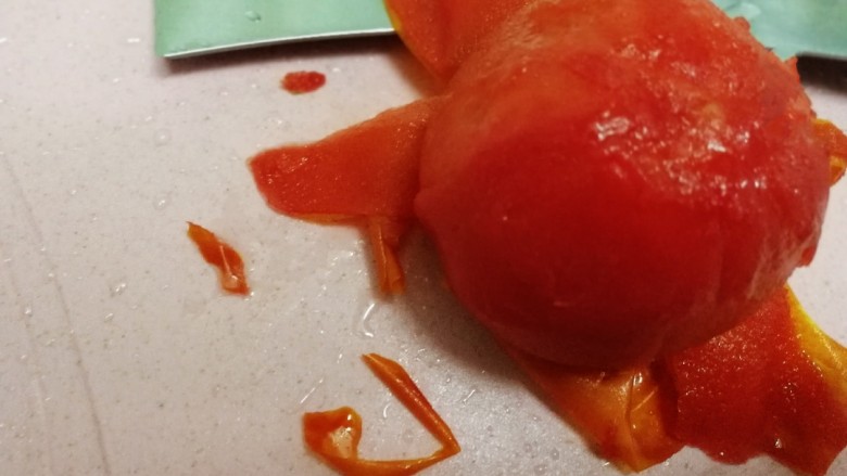 了不起的小番茄+番茄戚风蛋糕,烫好的西红柿剥皮
