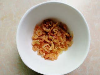 糯米烧麦（饺子皮版）,虾米洗干净，滤干水分