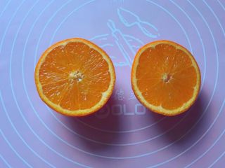 橙味蛋糕,新鲜橙子一个，对半切开