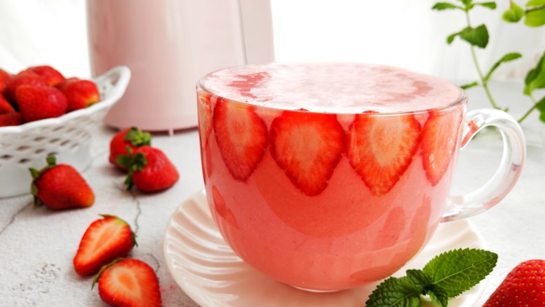 草莓酸奶杯,营养丰富！