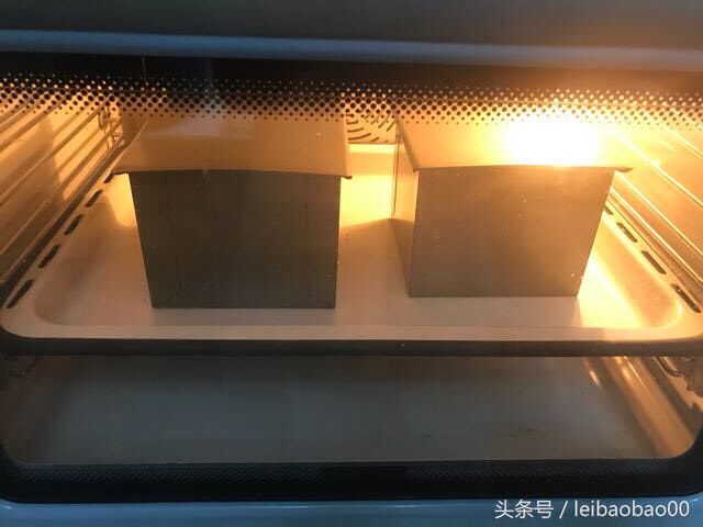 棋格吐司~可可味,烤箱中下层170度32分钟，火力时间根据自己烤箱模具调节。