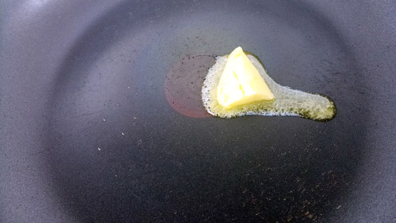 奶油焗玉米,放平底锅小火融化