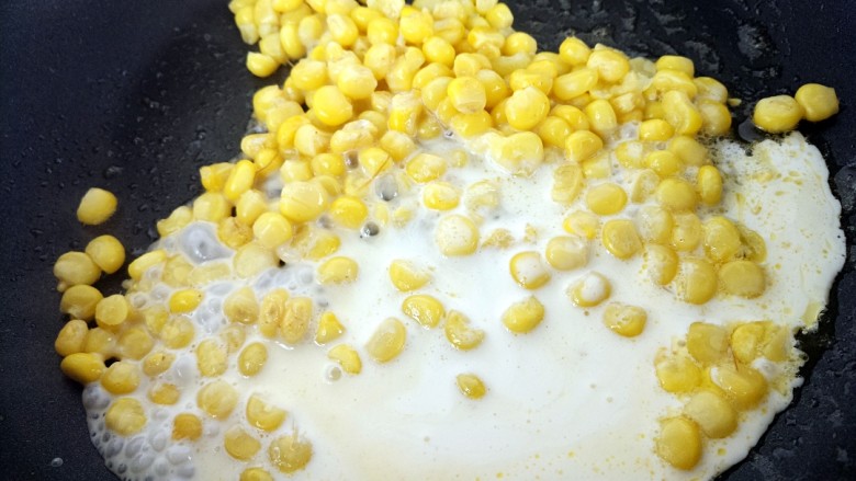 奶油焗玉米,继续炒