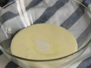 芒果木糠杯—我发现：奥利奥和甜品简直是绝配,稀奶油中加入糖。
