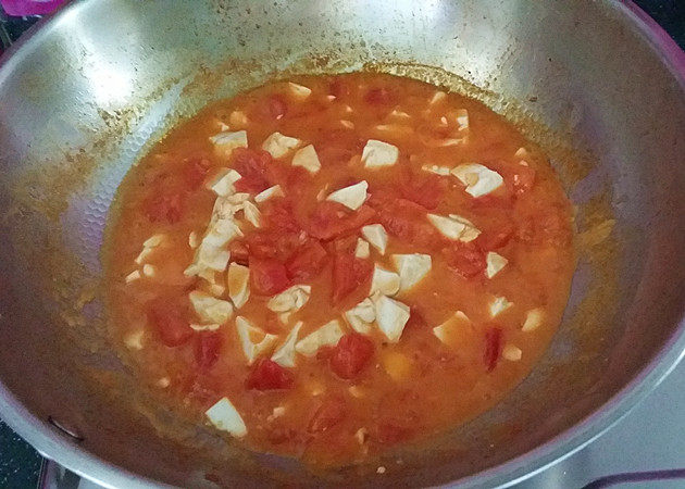 #了不起的小番茄# 蟹黄豆腐烩番茄,开大火收汁至浓稠关火