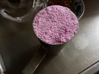 甜糯可口的双色松糕,上半段放紫薯的