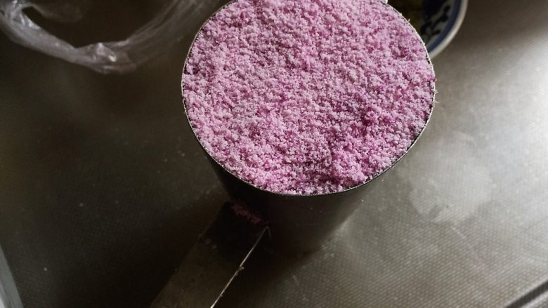 甜糯可口的双色松糕,上半段放紫薯的