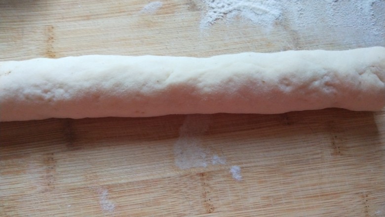 豆沙卷,卷好的不是很细，要用手慢慢搓成细卷。