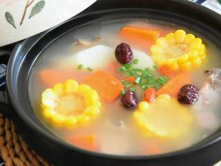 排骨玉米汤—话说没有汤怎么开饭？,人人看一遍都会做的食补佳品—排骨玉米汤。