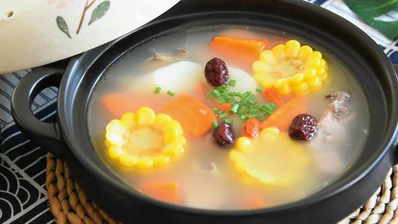 排骨玉米汤—话说没有汤怎么开饭？,人人看一遍都会做的食补佳品—排骨玉米汤。