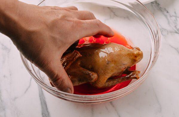 港式脆皮鸡,7. 把煮过洗净的鸡身里里外外都涂抹均匀蜂蜜红糖水。