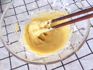 宝宝辅食9M➕：青菜鳕鱼面线,稍微粘稠不易滑落的状态，如果太稠了就再加点清水，太稀就加面粉调制