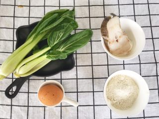 宝宝辅食9M➕：青菜鳕鱼面线,准备好所有材料