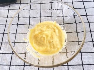 宝宝辅食9M➕：青菜鳕鱼面线,一起搅拌成细腻的泥状；（必须要很细腻的泥状）