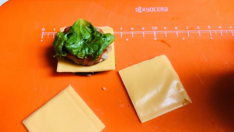 创意菜-香菇肉饼芝士袖珍汉堡,生菜