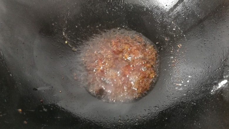 蚝油浇汁西葫芦,再倒入适量水淀粉烧开至浓稠状态