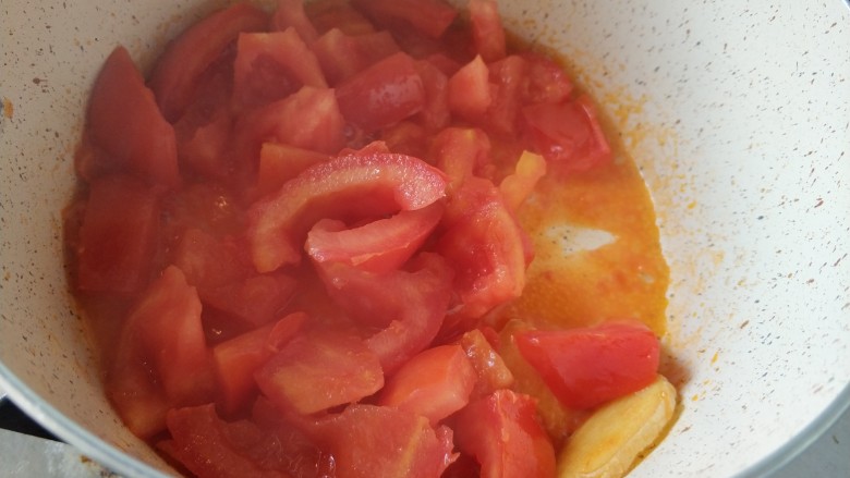 番茄炖牛肉,中小火慢慢炒出红汤