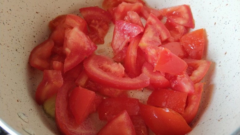 番茄炖牛肉,加入番茄
