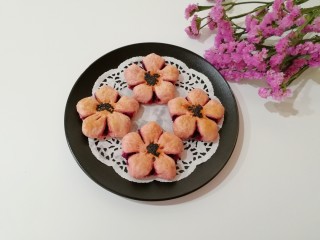 紫薯桃花酥,晾凉就可以开吃啦！