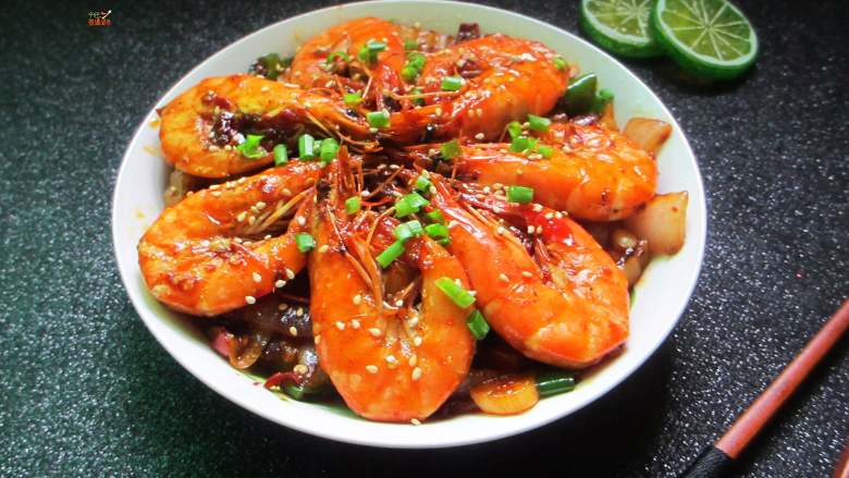 香辣虾煲,花椒和辣椒的量可以根据自己喜欢麻辣的程度来